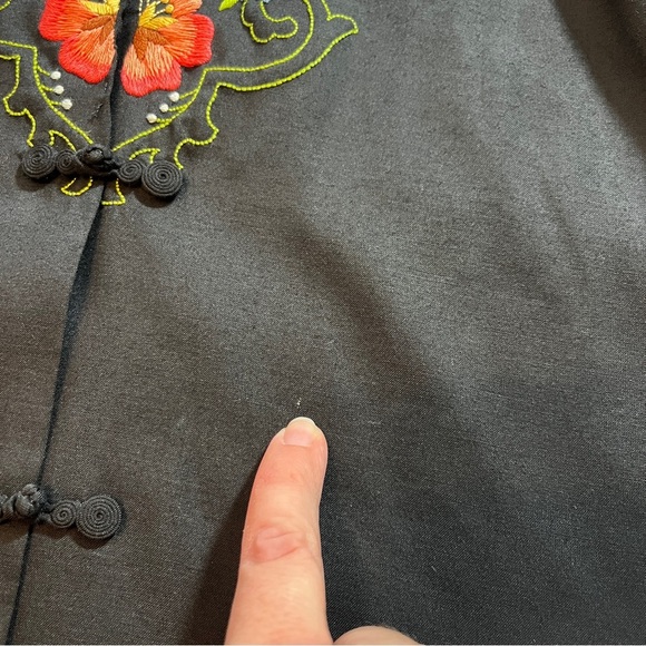 Vintage Lily Kimono Style Black Blouse w/ Hand Embroider Flowers w/ Knot Buttons - Picture 9 of 14